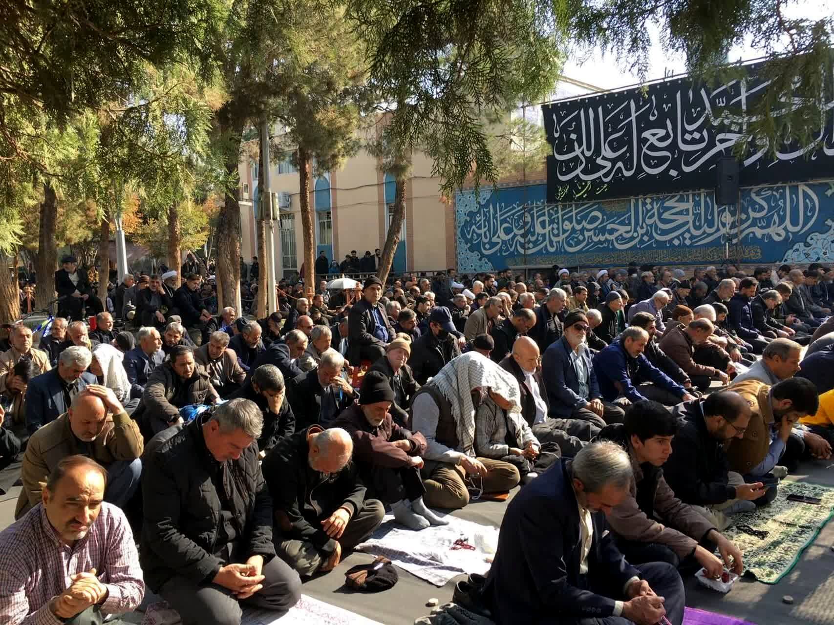 اقامه نماز باران در گلستان شهدا اصفهان به امامت  حضرت آیت‌ الله مهدوی