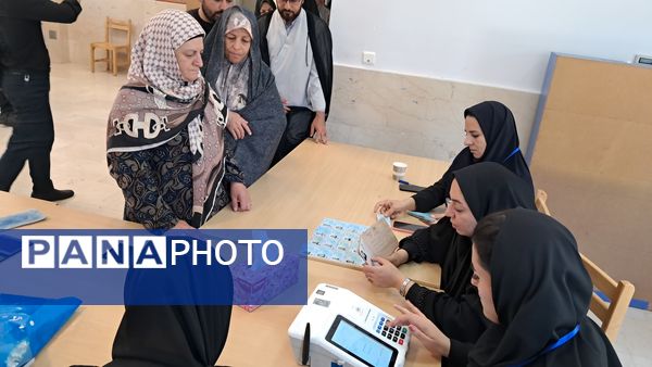 حضور پرشور رای‌اولی‌ها در انتخابات ریاست جمهوری