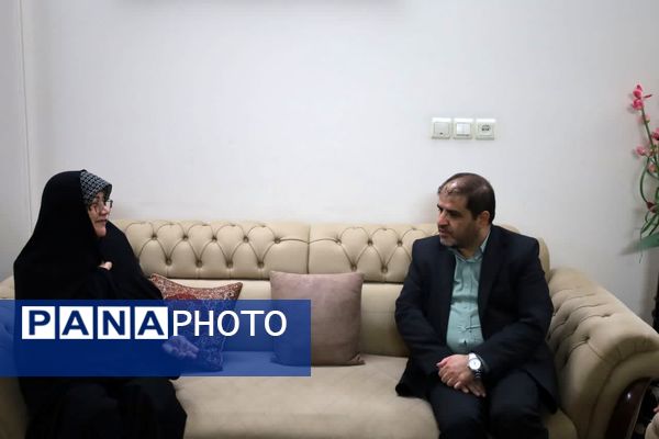 دیدار معاون سیاسی، امنیتی و اجتماعی استاندار یزد، با خانواده‌های شهدای معلم