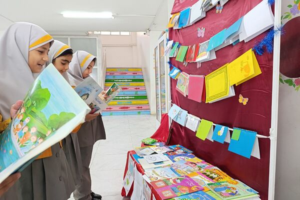 اختتامیه هفته کتاب در مدرسه ایران قرچک 