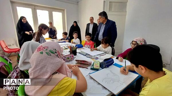 بازدید معاون پرورشی و فرهنگی آموزش و پرورش شهر تهران از پایگاه‌های اوقات فراغت کانون مفتح