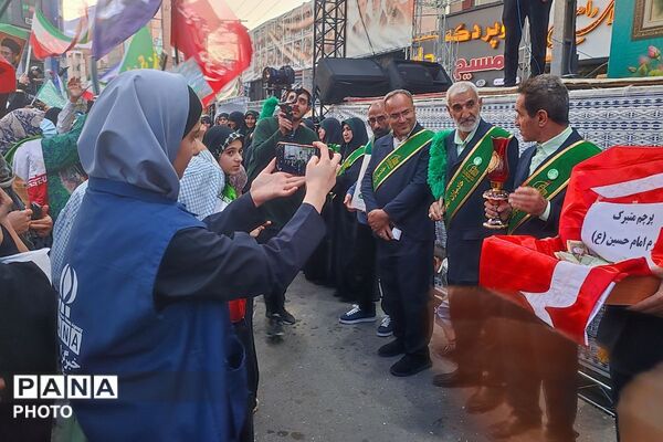 روایت غدیر از قاب خبرنگاران  نوجوان پرشور پانا در راهپیمایی شهرستان قدس