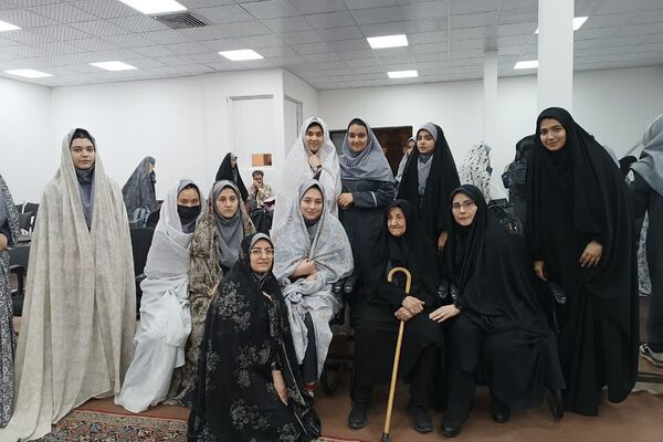 بزرگداشت «مادران چشم به راه»باحضور دانش‌آموزان دبیرستان دخترانه معرفت کهریزک