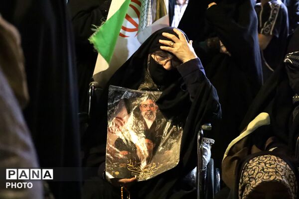 شب پنجاه و هشتم تجمعات مردم کرج در پی فرمان رهبر انقلاب 