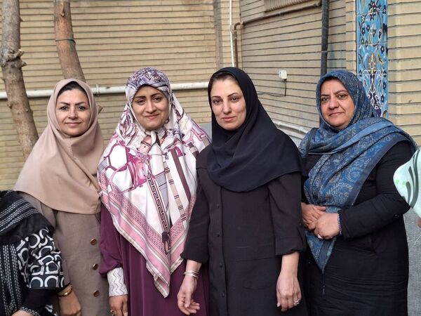 همدلی و معنویت در مراسم افطاری مدرسه حسین‌علی بابایی تهران