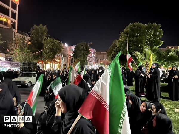 راهپیمایی و تجمع مردمی در هشتگرد ساوجبلاغ با حضور پرشور مردم 