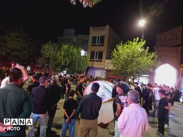 عزاداری هیئت زنجیرزنی نیشابور در حسینیه امام خمینی(ره)