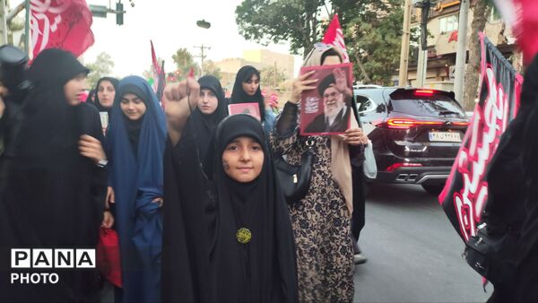 «باید برخاست» در اراک طنین‌انداز شد؛ پیام حماسه رهبر شهید به نسل نوجوان رسید