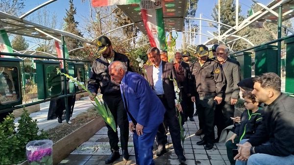 آیین گلباران مزار شهدای امامزاده محمد کرج