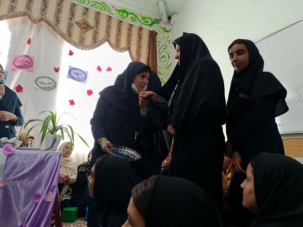 مراسم مهرِ مادرانه در مدرسه برادران رحمانی خلیل آباد