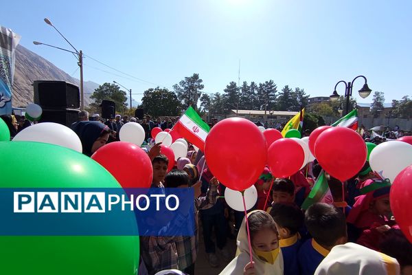 پیش دبستانی‌ها در زرقان تمرین استکبار ستیزی کردند 