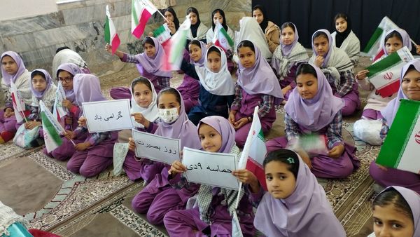 گرامیداشت روز بصیرت و میثاق امت با ولایت در مدرسه مرحوم جعفری روستای بزنجرد