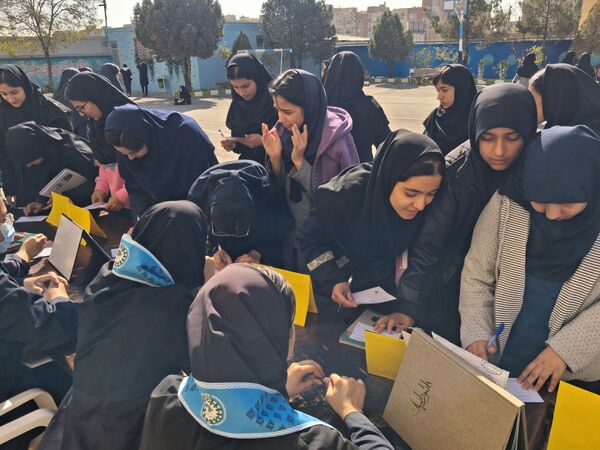 انتخابات شورای دانش آموزی در دبیرستان وکیلی ۹