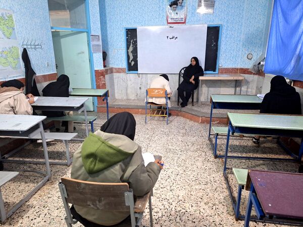 امتحانات نوبت اول در مدرسه برادران رحمانی خلیل آباد