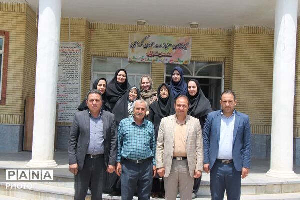 اجرای طرح خاطره سازان با حضور مدیر آموزش وپرورش شهرستان در آموزشگاه موسی صدر آشخانه