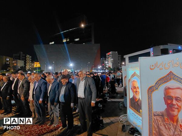 وزیر آموزش و پرورش در جمع دانش آموزان مشهدی ؛ از اقامه نماز تا بازدید از غرفه های دانش آموزی