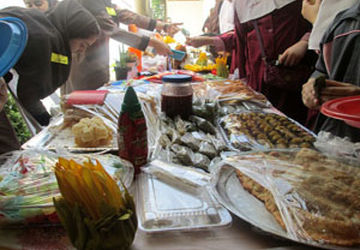 برگزاری بازارچه در آموزشگاه شهید محمدعلی نوروزانی