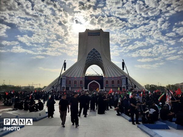 وداع باشکوه ملت با رهبر انقلاب و تشییع پیکر پاک و مطهر ایشان
