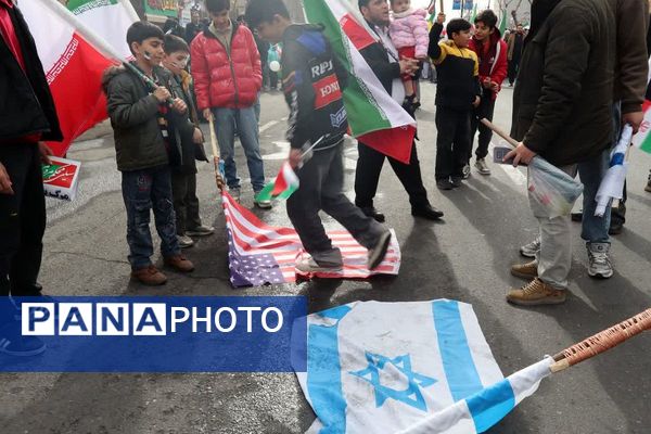 تجدید میثاق مردم ولایتمدار قرچک در راهپیمایی ۲۲ بهمن