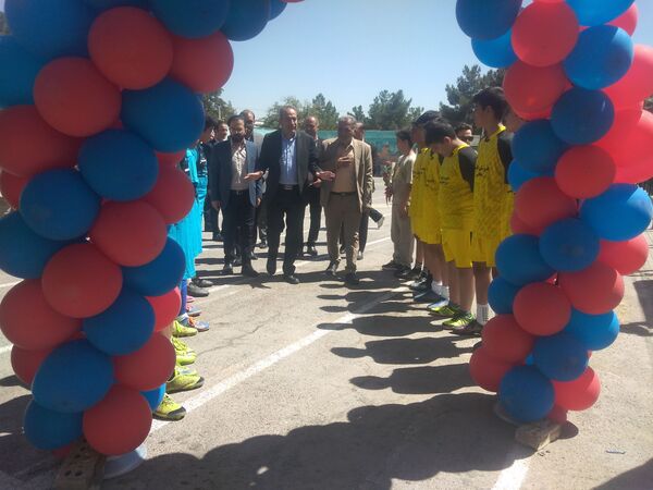 از زمین چمن تا میدان همدلی