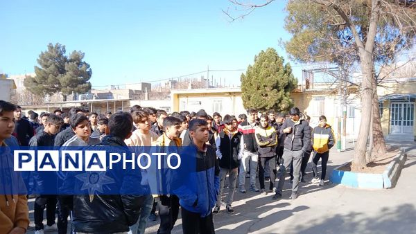 آیین تجلیل و قدردانی از برترین‌های مسابقات فوتسال درون مدرسه‌ای در دبیرستان امام رضا (ع) 