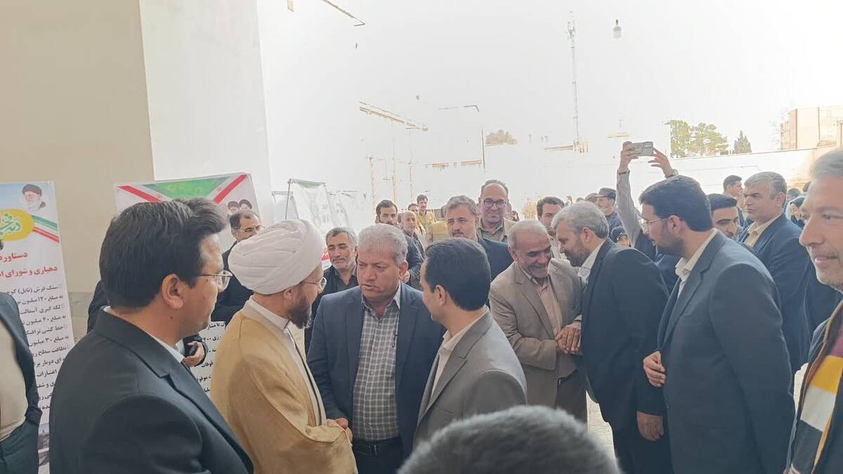 بازدید مسئولان از نمایشگاه فعالیت‌های ادارات شهرستان خلیل آباد
