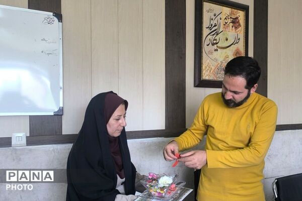 تجلیل روز مشاور و میلاد امام رضا(ع) با تقدیر از همکاران اداره آموزش و پرورش ناحیه یک شهرری