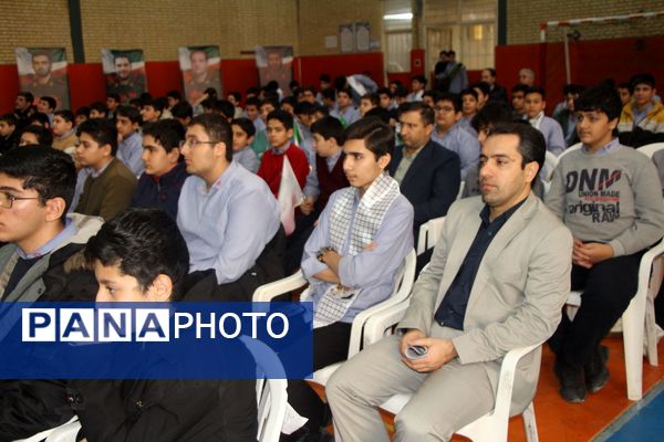 یادواره شهدای جنگ تحمیلی ۱۲ روزه در دبیرستان شاهد سالارشهیدان(ع)