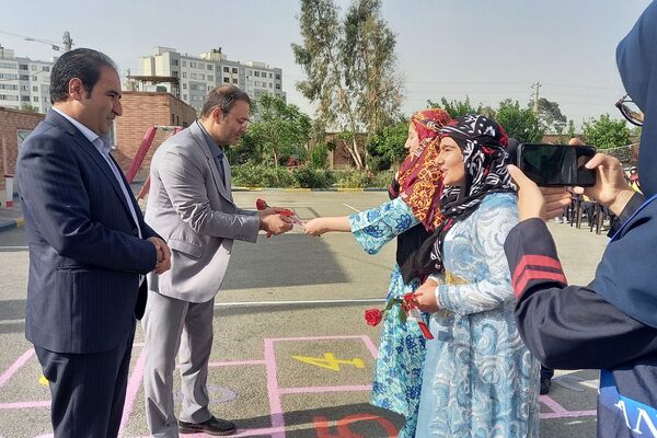 تجلی محبت و قدردانی از زحمات معلمان  در جشن سپاس معلم مدارس شهرستان ملارد 