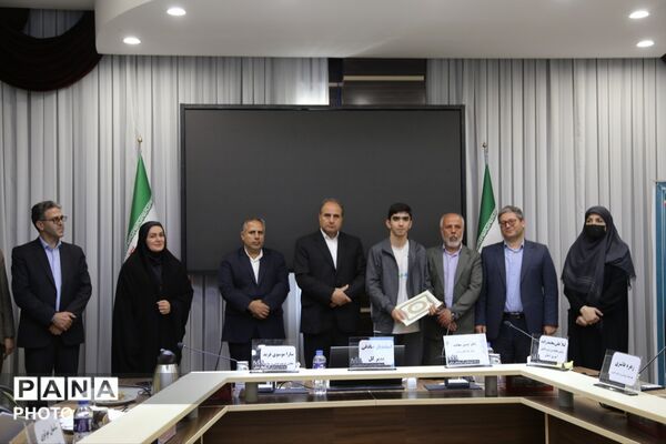 تجلیل از دانش‌آموزان ورزشکار و قهرمان آذربایجان شرقی
