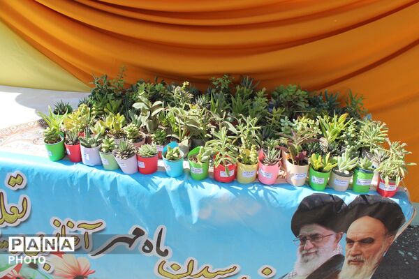 آغاز سال تحصیلی در دبیرستان الزهرا(س) با جشن جوانه‌ها