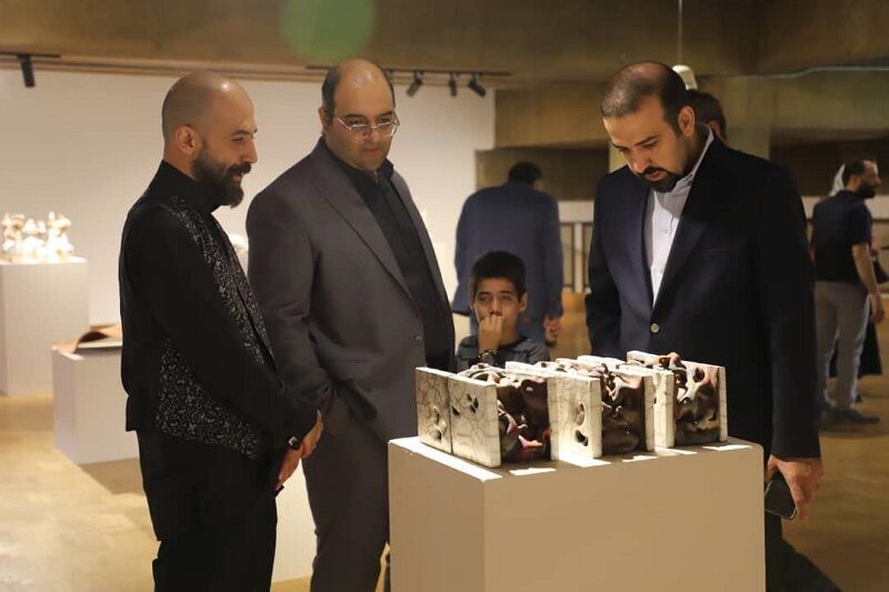 چند خبر تجسمی؛ نمایش «سازگاری» و «لبخند خزان»