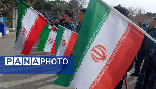 پژواک انقلاب در دل نوجوانان