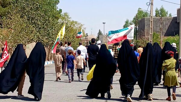 پیاده‌روی خانوادگی روستاییان «صرم» قم به‌مناسبت هفته دولت