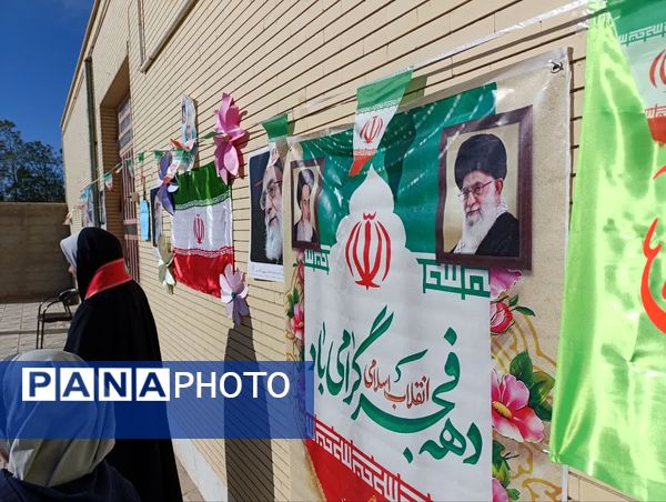 طنین زنگ انقلاب دردبستان خدیجه کبری ابرکوه  