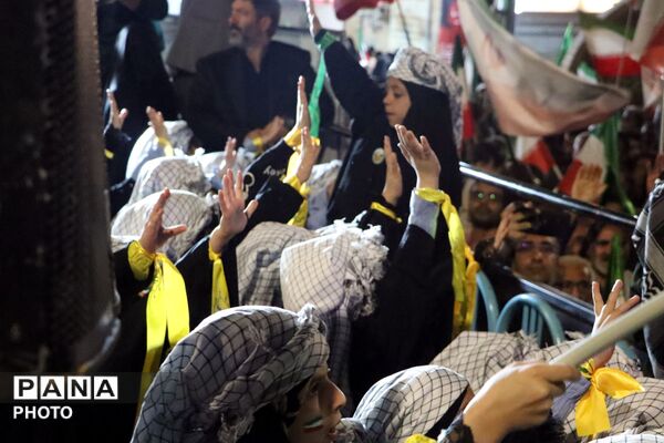 خروش  عظیم مردم نیشابور در حسینیه امام خمینی 