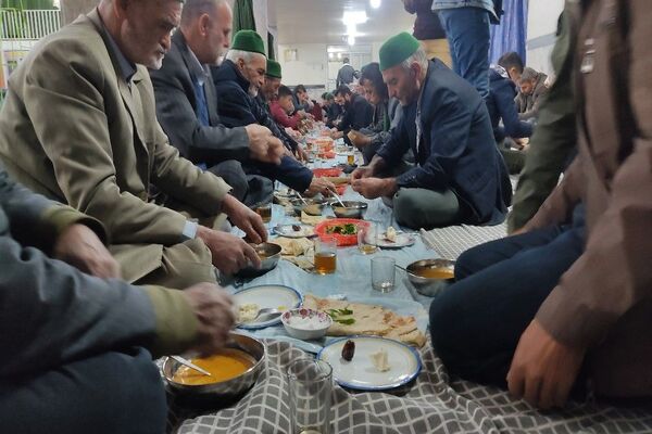 سفره ماه مهمانی خدا در مسجد جامع شهر بار