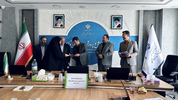 تقدیر از عوامل اجرایی جشنواره ملی طراحی و دوخت لباس دانش‌آموزی با حضور انجمن اولیا‌ و مربیان استان مرکزی