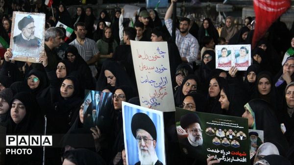تجمعات شبانه، جلوه ای از دفاع مردم از حقوق ملت 