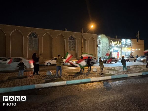 میدان داری دانش‌آموزان و معلمان یزدی