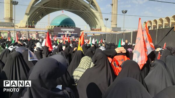 تجدید میثاق با آرمان‌های انقلاب، تهران در سوگِ رهبر شهید یکپارچه سیاه پوش شد