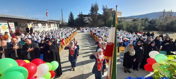 آیین نواختن « گلبانگ انقلاب » در مدرسه 22 بهمن دلند