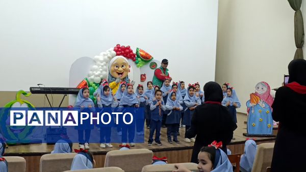 جشن یلدای مدرسه غیر دولتی مهر و ماه آشخانه 