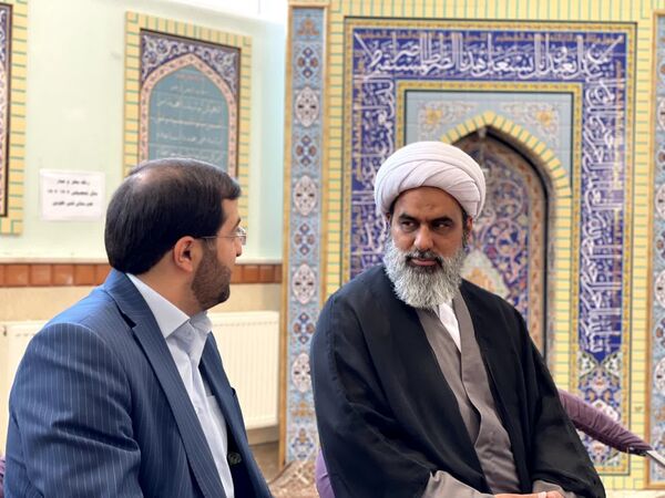 بازدید امام جمعه ملارد از نمایشگاه مشاغل هنرستان فنی و حرفه‌ای طوبی به مناسبت هفته سلامت و هفته معرفی مشاغل