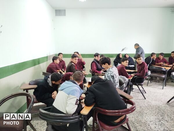 فرایند بررسی عملکرد معلمان منتخب دبیرستان نمونه آیت الله خامنه ای