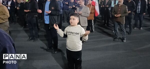 حضور پررنگ مردمان هشتگرد در راهپیمایی هرشب 