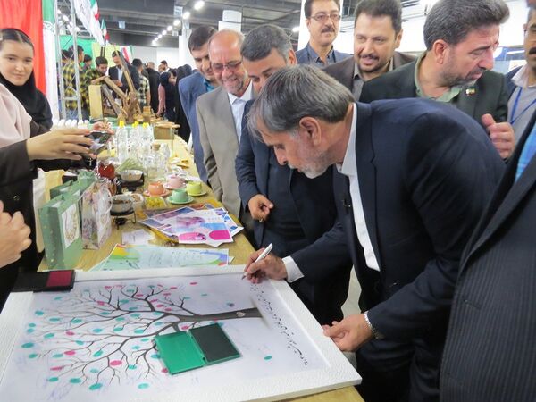 افتتاحیه نمایشگاه استانی به‌مناسبت هفته مشاغل در شهرستان بجنورد 
