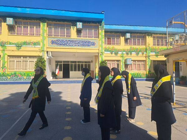 آموزش دوره پیشتازان در دبیرستان دخترانه علی افشار‌نژاد