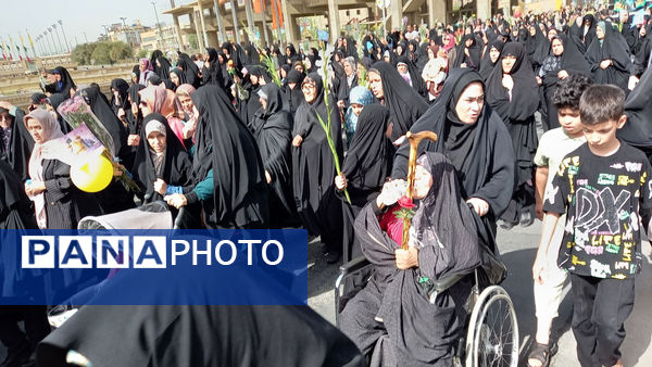 عشق و ارادت زائران حضرت معصومه(س) در قالب کاروان نمادین ورود ایشان به قم