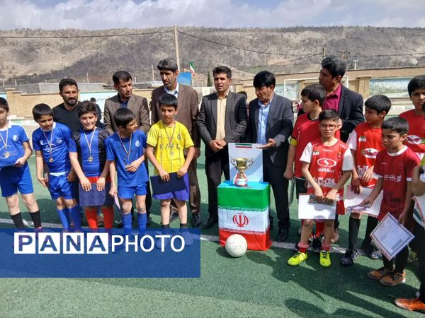 قهرمانان مسابقات جام ایرانیان یادواره شهدای دانش‌آموزی جنگ ۱۲ روزه در چاروسا معرفی شدند